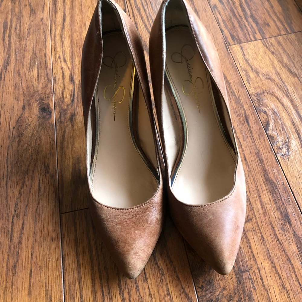Pointed toe stiletto in distressed brown leather